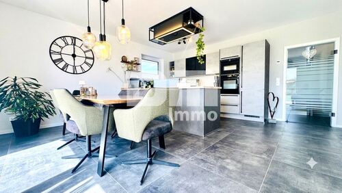 EG Küchen- / Essbereich offen / Zugang Terrasse - 