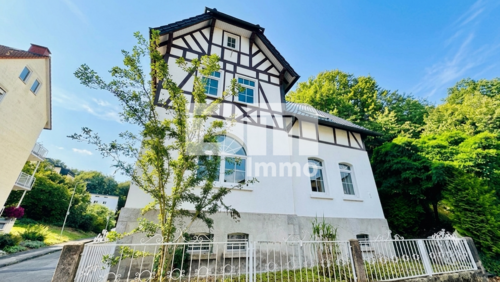 Frontansicht Titel - Sanierter Wohntraum mit Garten Terrasse und 2 Garagen + vielen Extras