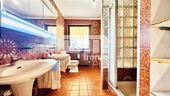 EG Bad / Wanne / Dusche / Doppelwaschtisch - 