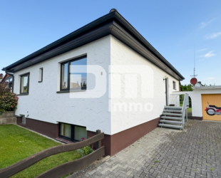 Solider Familien-Bungalow mit großem Potenzial in ruhiger Lage mit Wintergarten und Garage - Calden