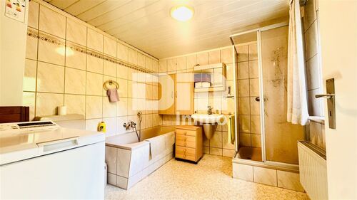 OG Badezimmer / Wanne / Dusche - 