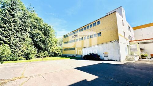 Seitenansicht + Parkflächen Hinteres Lagergebäude - 
