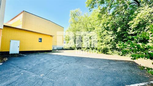 Rückansicht + Parkflächen Hinteres Lagergebäude - 