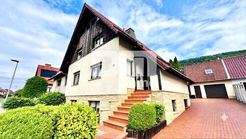 Frontansicht Einfahrt - 4 Zimmer Doppelhaushälfte zum Kaufen in Heilbad Heiligenstadt