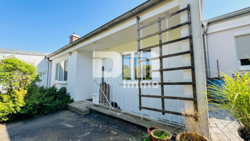 Titel Frontansicht - Charmantes altengerechtes Reihenmittelhaus mit idyllischem Garten in begehrter Lage