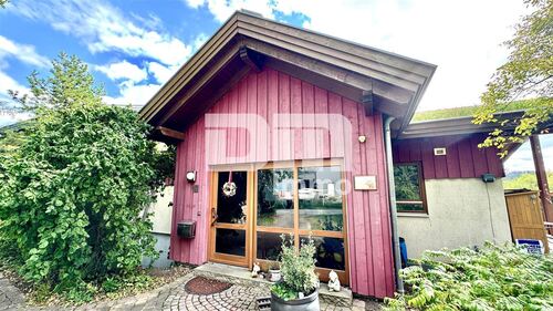 Haus 1 Frontansicht Haupteingang - 8 Zimmer Doppelhaushälfte zum Kaufen in Breuna