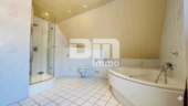 OG / DG Badezimmer Wanne / Dusche - 