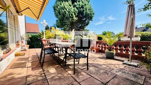 EG Großer Terrassenbereich / Zugang Garten - 