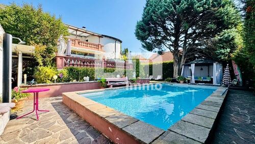 Rückansicht / Poolarea / Freisitz - 