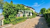 Großer Innenhof / Einfahrt - 
