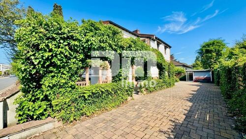 Großer Innenhof / Einfahrt - 