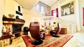EG Wohnbereich / Gallerie mit Empore und Kamin - 