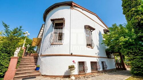 Seitenansicht / Zugang Terrasse - Einfamilienhaus mit 237,00 m&sup2; in Riedstadt zum Kaufen