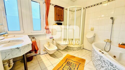 WE2 OG Bad / Wanne / Dusche / Bidet / Urinal - 