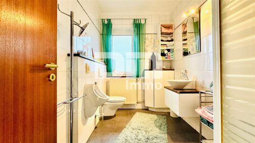 WE2 OG Bad / Dusche / Urinal - 