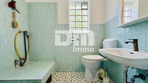 Wohnhaus EG Bad / WC / ehem. Dusche - 