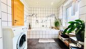 EG Badezimmer Wanne / Dusche / Bidet - 