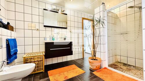 EG Badezimmer Wanne / Dusche / Bidet - 