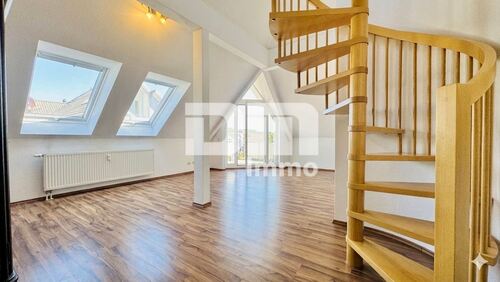 Ebene 1 Wohn / Esszimmer / Zugang Balkon - 