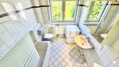 Ebene 1 Badezimmer Badewanne / Waschmaschine - 