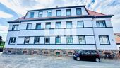 Frontansicht - 19 Zimmer Mehrfamilienhaus, Wohnhaus zum Kaufen in Frielendorf