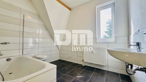 Haupthaus links DG Maisonette Bad / Wanne - 