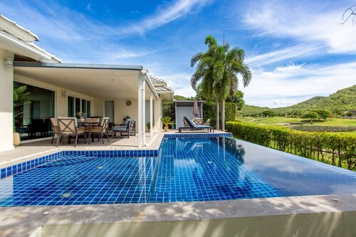 Foto - Luxuriöse Poolvilla am 2. Fairway des Black Mountain West Golfplatzes