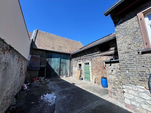 Innenhof - ***Charmantes Einfamilienhaus mit Ausbaupotenzial in begehrter Lage von Bodenheim***