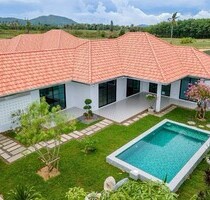 ***Brandneue Poolvilla mit 3 Schlafzimmern in Hua Hin (Gebiet Pranburi)***