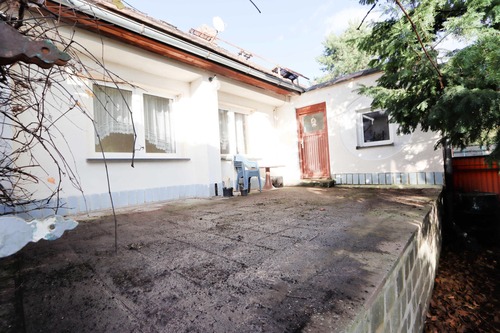 Terrasse leer von hinten hell - 