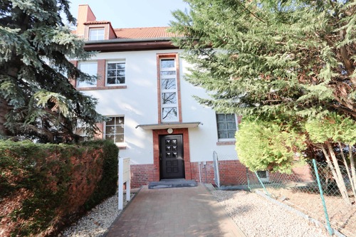 Zugang Haus Eingang - 6 Zimmer Etagenwohnung in Bitterfeld-Wolfen