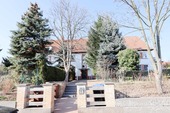 Zugang zum Haus straßenseitig - 6 Zimmer Etagenwohnung zum Kaufen in Bitterfeld-Wolfen