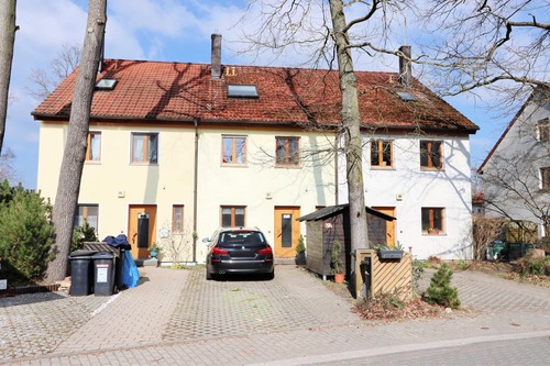 Häuserkomplex straßenseitig - 