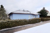 Haus Ansicht straßenseitig aus Süd-Osten - 4 Zimmer Bungalow in Landsberg