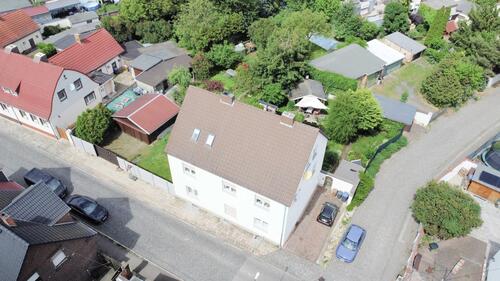 Haus aus Kreuzungssicht - 8 Zimmer Mehrfamilienhaus, Wohnhaus zum Kaufen in Bitterfeld-Wolfen