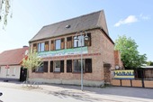 Haus straßenseitig rechts - 6 Zimmer Mehrfamilienhaus, Wohnhaus in Sandersdorf