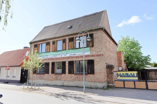 Haus straßenseitig rechts - 6 Zimmer Mehrfamilienhaus, Wohnhaus in Sandersdorf