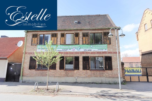 Haus straßenseitig mitte - Im Herzen von Sandersdorf - 2 Familienhaus - 7 Zimmer - Garten- handwerkliches Geschick von Vorteil