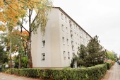 Au Haus Giebelseite - 2 Zimmer Etagenwohnung zum Kaufen in Bernburg