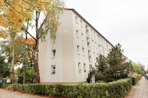 Au Haus Giebelseite - 2 Zimmer Etagenwohnung zum Kaufen in Bernburg