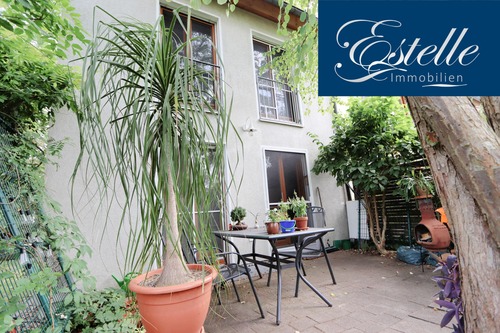 Haus Terrasse - Attraktives Reihenendhaus mit großzügigem Platzangebot, Terrasse, Stellplatz und eigenem Garten