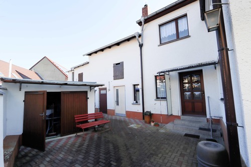 Haus hofseitig rechts - Einfamilienhaus mit 100,00 m² in Zörbig zum Kaufen