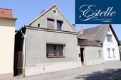 Haus straßenseitig links - Willkommen 'Zum Alten Fritz' - Wohgebäude mit 2 Wohneinheiten - Gastrobetrieb - Garagen - Pool