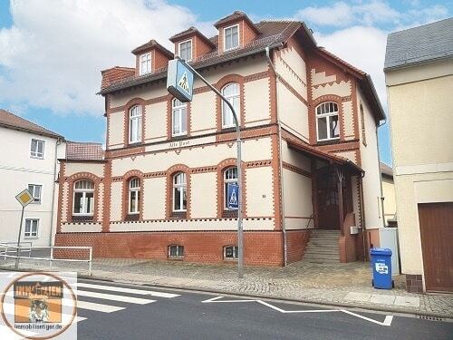 Straßenansicht - rechts - Schicke Dachgeschosswohnung in zentrumsnahe Lage