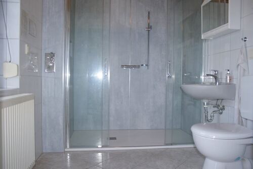 Bad - 5 Zimmer Doppelhaushälfte in Bernsdorf