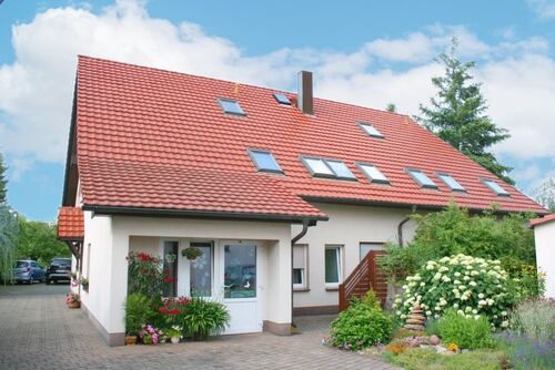 Pension Hofansicht - Wohn- und Geschäftshaus in Schleife