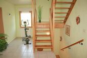 Flur mit Treppe - 