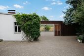 Garage mit Nebengebäude - 