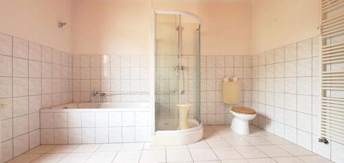 Bad - Etagenwohnung mit 90,00 m² in Neusalza-Spremberg zur Miete