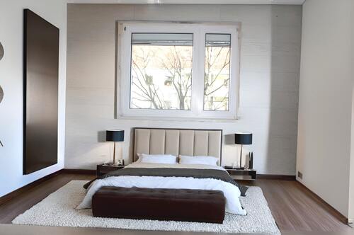 Schlafen visuell eingerichtet - 4 Zimmer Etagenwohnung in Bernsdorf